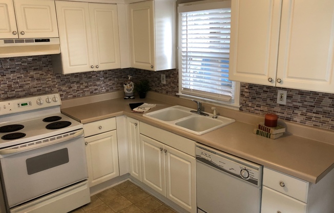 2 beds, 1 bath, $1,600