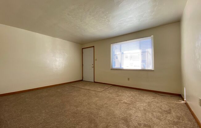 Outstanding Two Bedroom in Cheswick! Central A/C, Off-Street Parking & More!! Call Today!