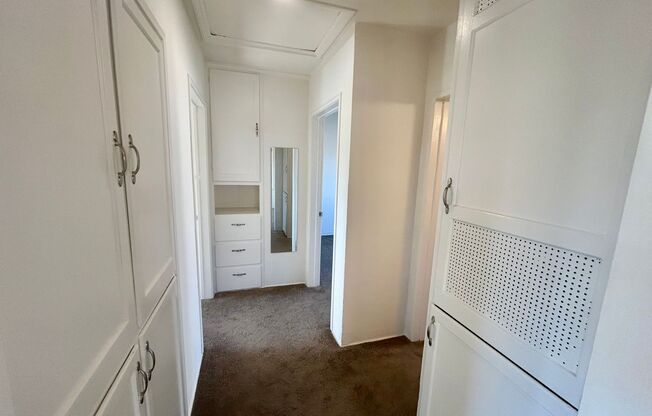 Charming and Bright 2 Bedroom, 1 Bathroom apartment in Point Loma