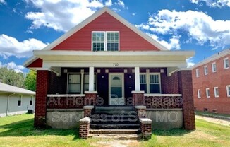 710 E LOCUST