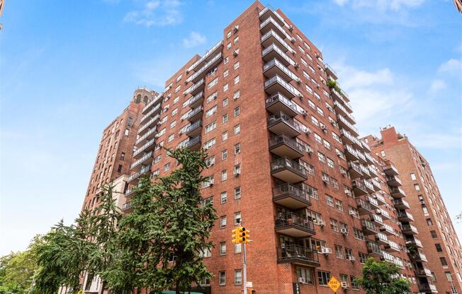3 beds, 3 baths, 1,438 sqft, $8,500, Unit 5F