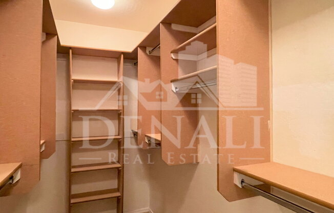 2 beds, 2.5 baths, 1,385 sqft, $1,995, Unit Unit 1114