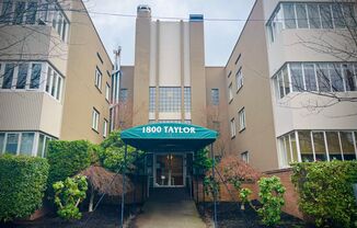 1 BR/1 BA bright and spacious condo in East Queen Anne.