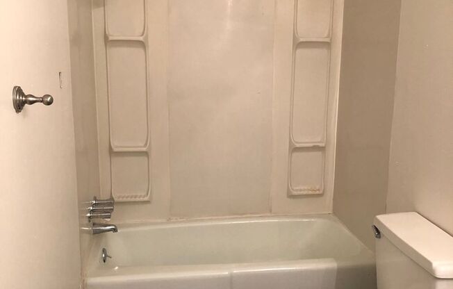 1 bed, 1 bath, 620 sqft, $1,095, Unit 12