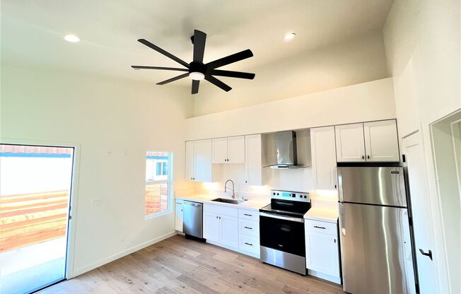 1 bed, 1 bath, 450 sqft, $2,195, Unit 24