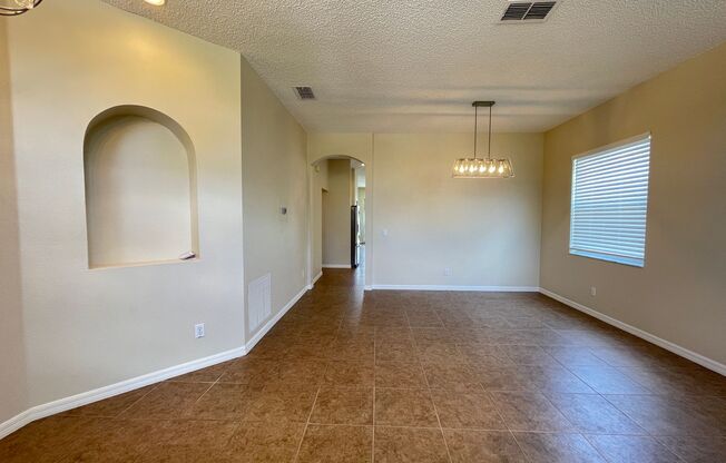 BEAUTIFUL 3 Bedroom with an Adjacent Office and 2 Bathroom Home in Orlando!!!