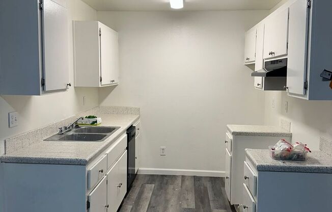 2 beds, 2 baths, 975 sqft, $1,850, Unit 5