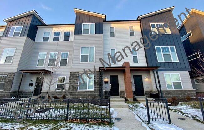 BRAND NEW BEAUTIFUL BUILD!! YOU DON'T WANT TO MISS!