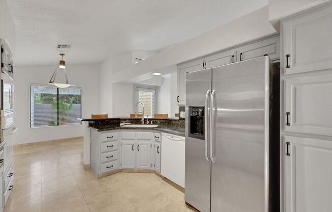 SUMMERLIN: 3/2 House with Multiple Living Areas, Home Office, Large Private Covered Patio