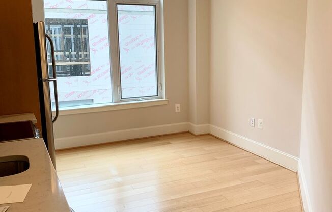 1 bed, 1 bath, $2,500, Unit 322