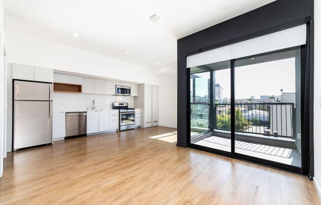 Studio, 1 bath, 537 sqft, $2,400, Unit 305