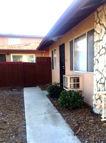 2 beds, 1 bath, $2,295