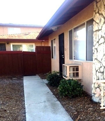 2 beds, 1 bath, $2,295