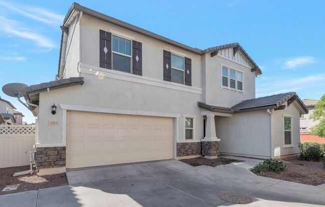 Welcome to a charming 4 bedroom, 3 bath home located in the desirable Gilbert, AZ.