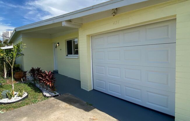 Renovated 2 Bedroom, 2 Bath Single Family Home Walking Distance to Daytona Beach!