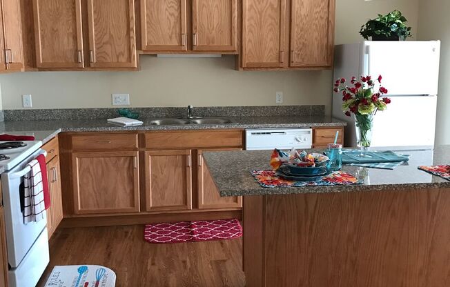 2 beds, 2 baths, 976 sqft, $1,595, Unit 3305