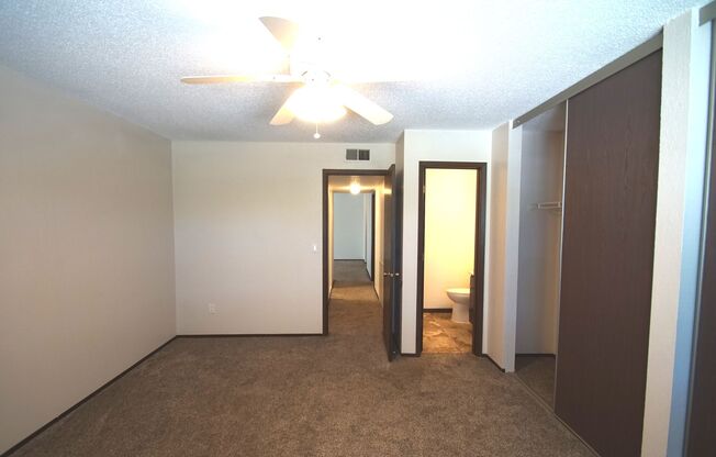 2 beds, 1.5 baths, 1,050 sqft, $1,643, Unit 318