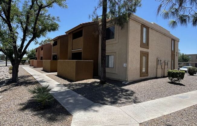 1 bedroom, 1 bath unit near the light rail in Tempe!