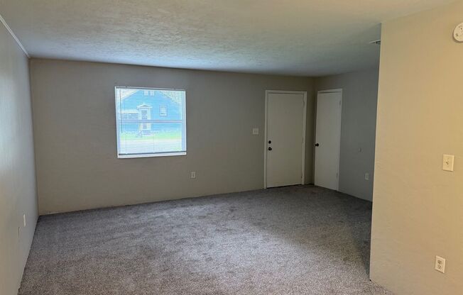 Cute 3/1 with Fenced Yard!