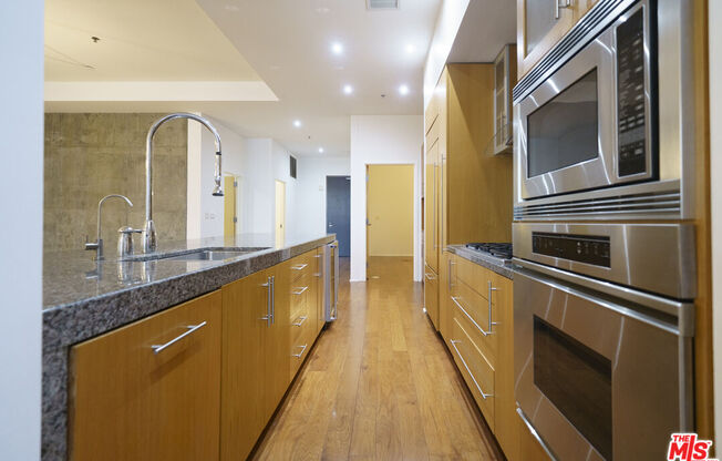 2 beds, 3 baths, 1,950 sqft, $6,500, Unit PH 3