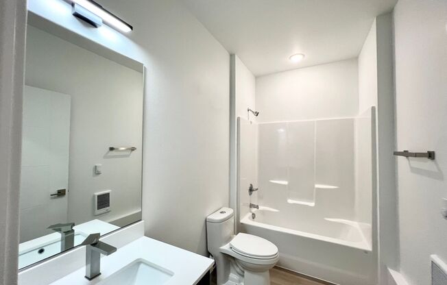 Studio, 1 bath, 553 sqft, $1,350, Unit 109