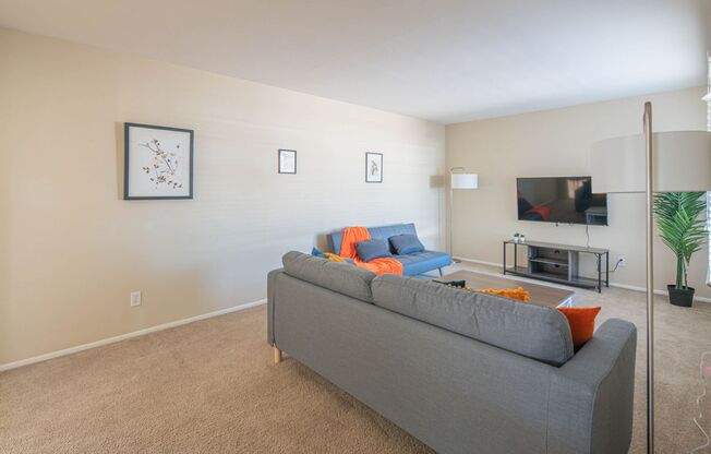 1047 East Alameda Drive