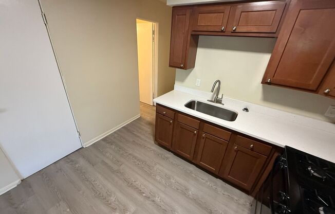 1 bed, 1 bath, 750 sqft, $895, Unit #13
