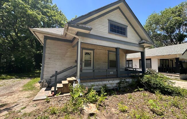$895 - 2 bedroom/ 1 bathroom - Single Family Home
