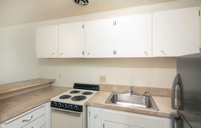Avante Apartments - Charming, Centrally Located Building with Off Street Parking!