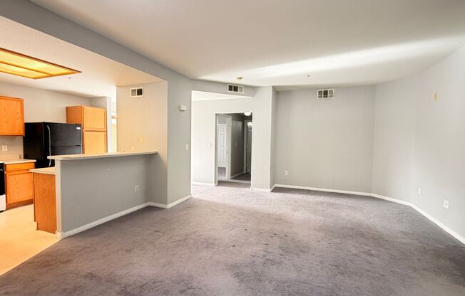 2 beds, 2 baths, $1,595, Unit UNIT 1021