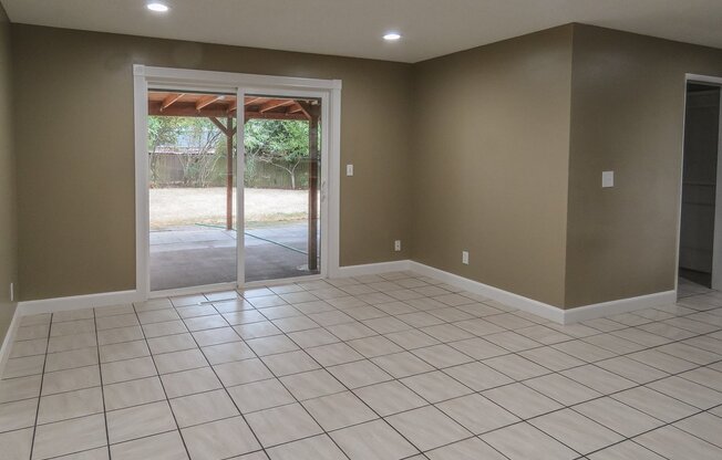 3 bedroom home in Woodburn Available !!!