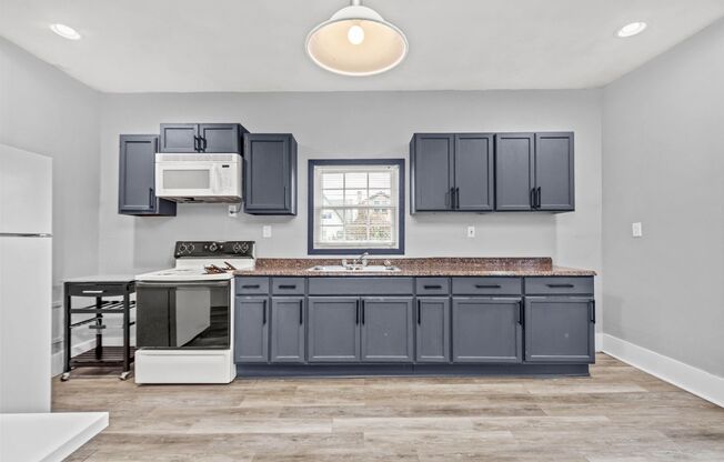 Stunning 3 bedroom home in McKees Rocks available August 15!
