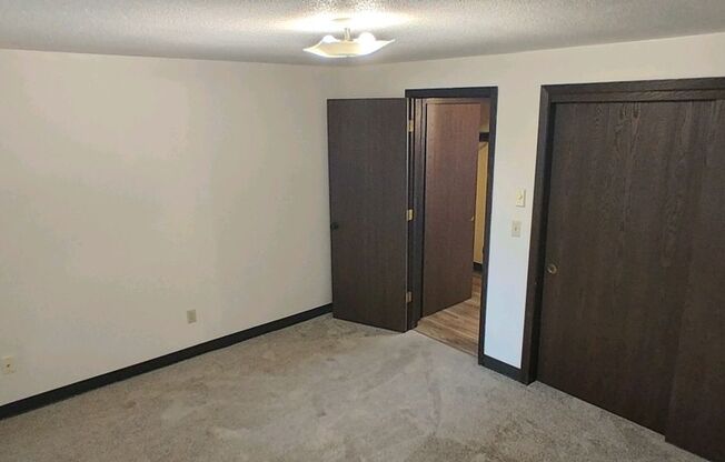 2 beds, 1 bath, 740 sqft, $750