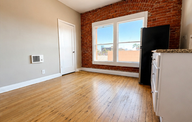 Studio, 1 bath, 275 sqft, $1,495, Unit 211