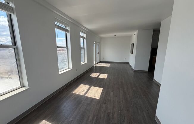 2 beds, 1 bath, 990 sqft, $1,900, Unit 601