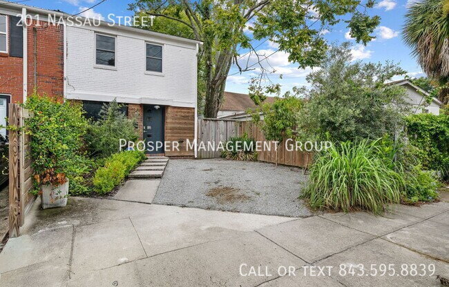 201 NASSAU ST