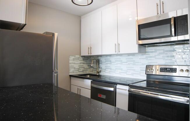 1 bed, 1 bath, $3,000, Unit 7B