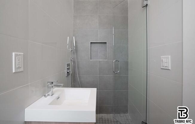 4 beds, 4.5 baths, $5,500, Unit 1R