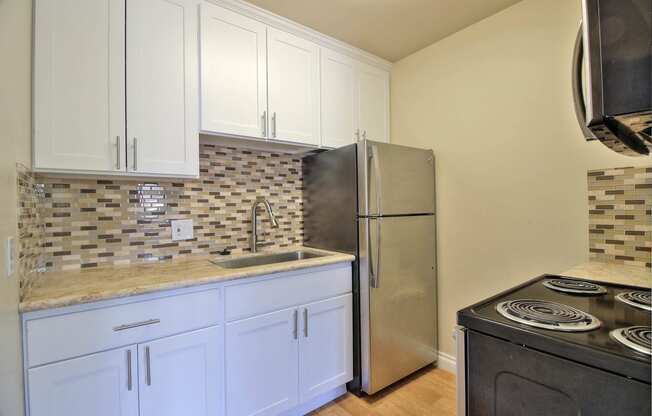 Electric Range In Kitchen at Sunnyvale Town Center, Sunnyvale, California