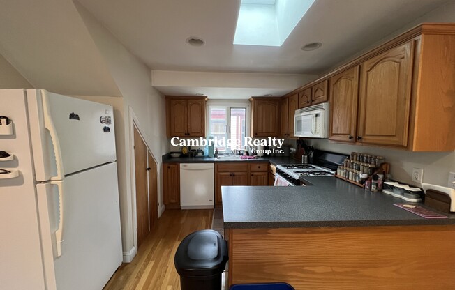 24 BURNHAM ST