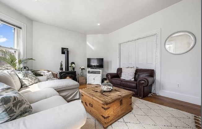 866 E 5 ST