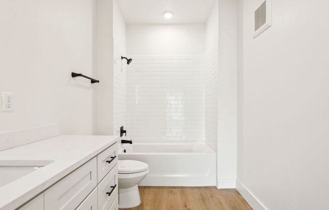 1 bed, 1 bath, 679 sqft, $1,595, Unit 301