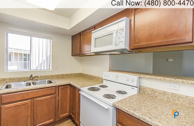 2 beds, 2 baths, 984 sqft, $1,650, Unit 140