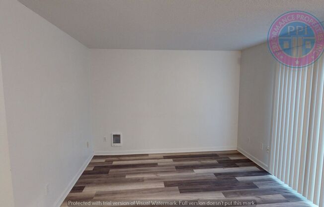 West Linn!!!  Stylish Townhouse, Private Courtyard, Spacious Floorplan, No Deposit w/ RHINO!!!