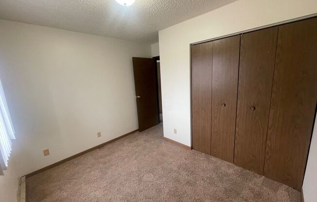 2 beds, 1 bath, $655, Unit 31