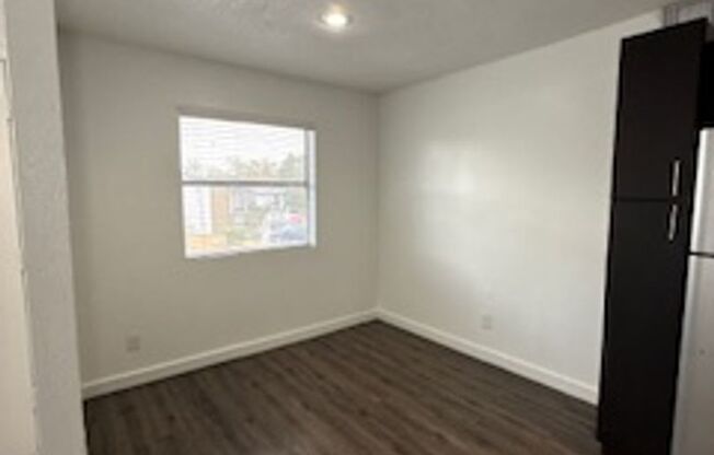 1 bed, 1 bath, 700 sqft, $995, Unit 202