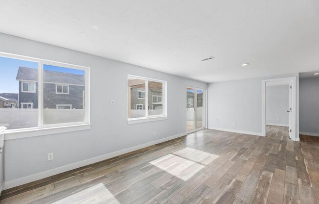 6 Bedroom 3.5 Bathroom House in Saratoga Springs!