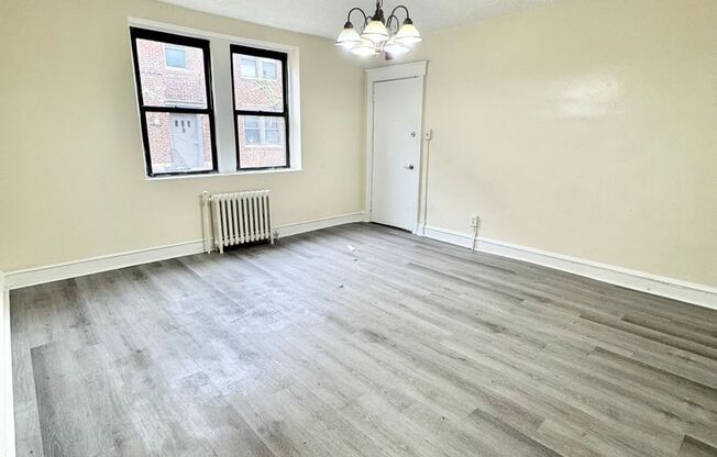 2 beds, 1 bath, $1,100, Unit G2