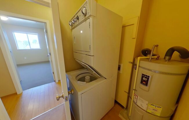 3 beds, 1.5 baths, 848 sqft, $2,400, Unit 307