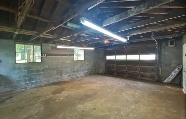 1/2 MO OFF SPECIAL 3 BED, 2 BATH -GARAGE-FENCE -5 MIN TO DOWTOWN CONCORD